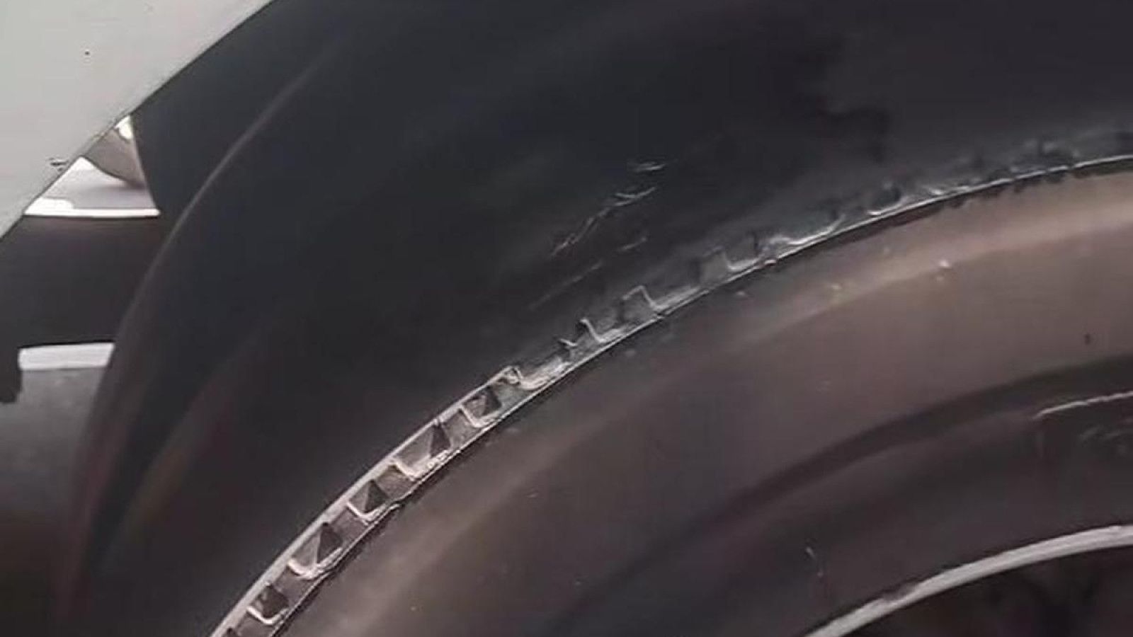 Video Viral Menyoroti Kondisi Ban Bus Transjakarta yang Mengkhawatirkan