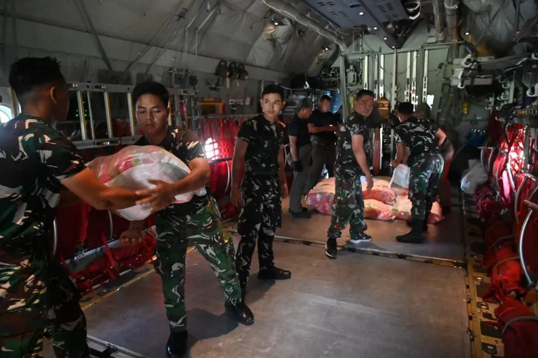 Lanud Roesmin Nurjadin Berangkatkan 4,2 Ton Bantuan Bencana ke Aceh via Pesawat Hercules