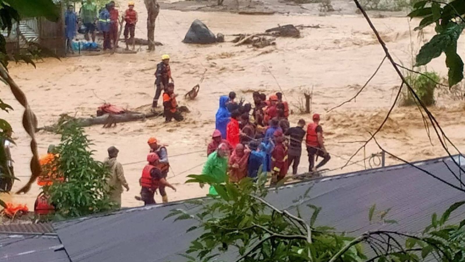Banjir Susulan Dikeluhkan Warga Padang, Sebagian Dievakuasi