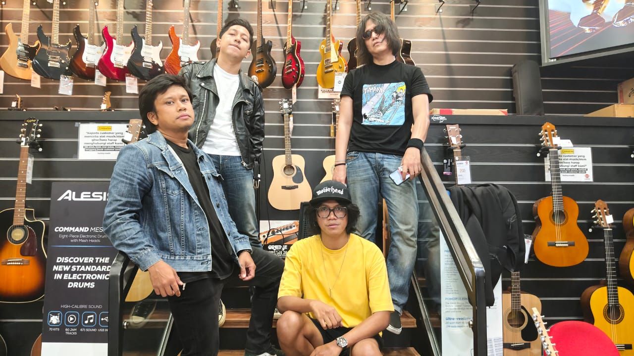 KRASKOMBAT Jajal Konsep Showcase di Toko Musik, Raw Perfomance di Galeri Musik Indonesia