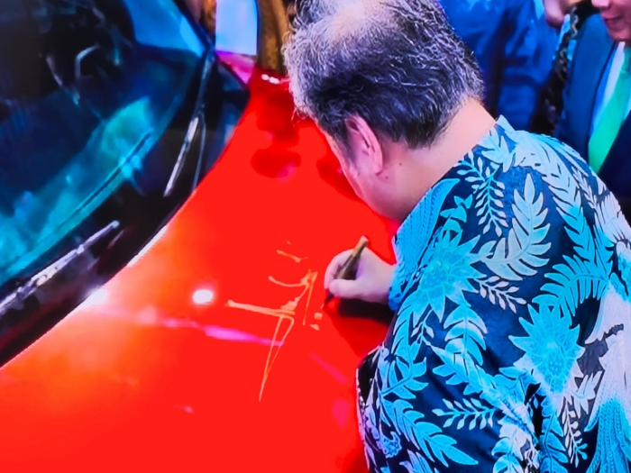 VinFast Kalahkan Merek Jepang, Menko Airlangga Singgung Pembangunan Charging Station yang Mirip ATM
