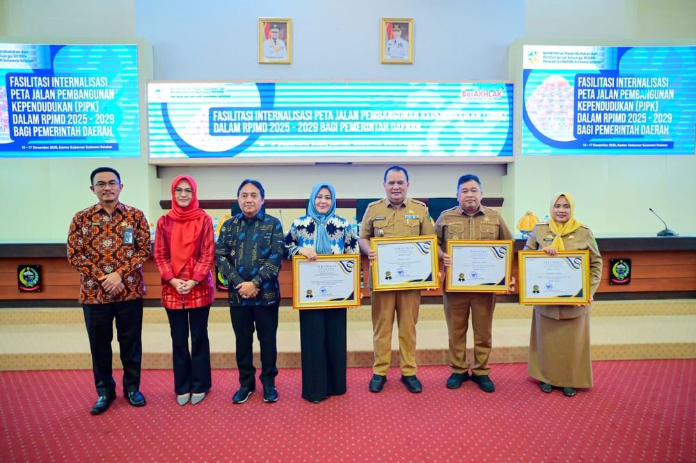 Wagub Sulsel Terima Penghargaan BKKBN, Apresiasi Dukung Program Bangga Kencana dan Penurunan Stunting