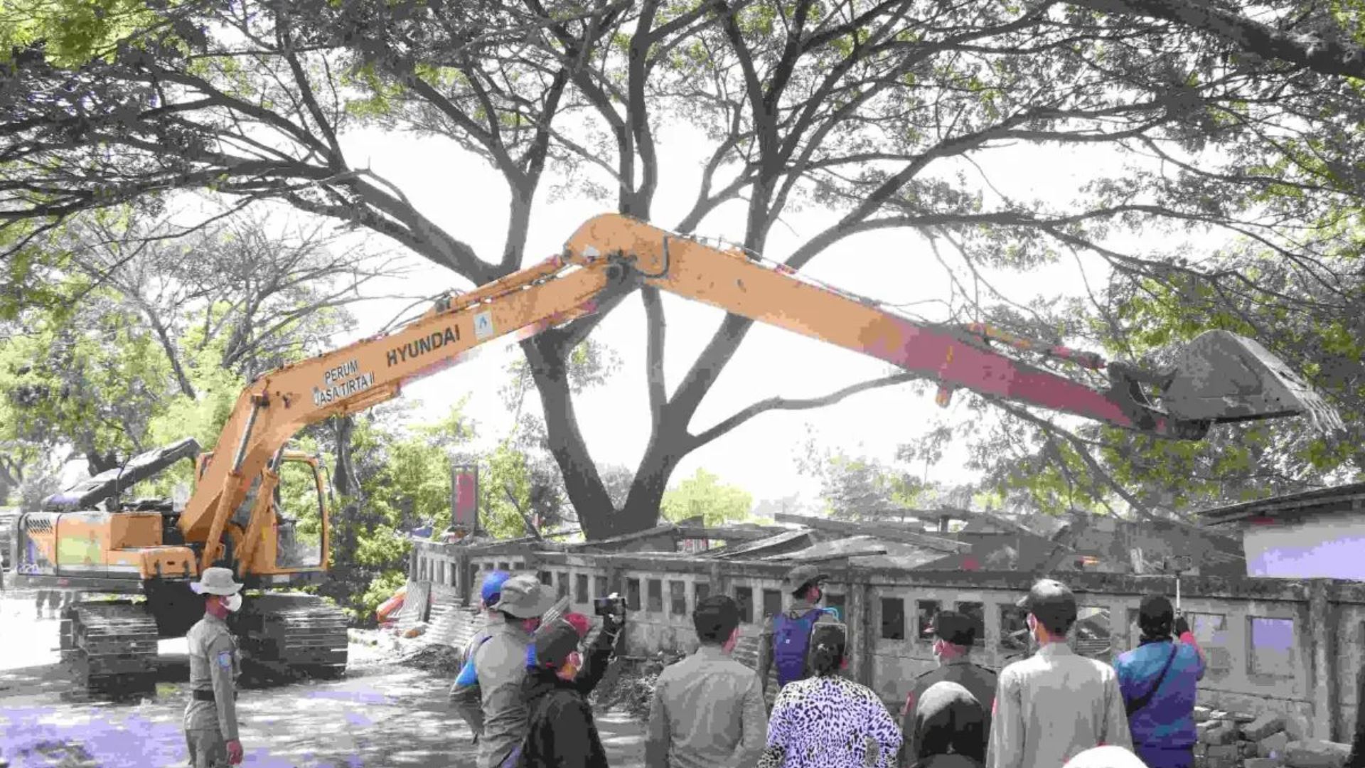 172 Bangunan Tanpa Izin di Bantaran Kalimalang Ditertibkan Aparat Gabungan