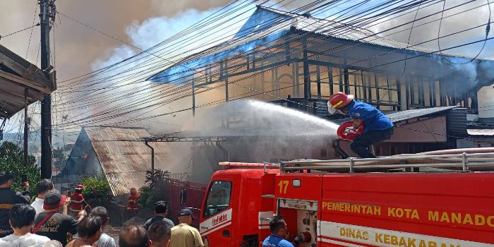 2 Unit Rumah, Dan Bangunan Sekolah SD Dilahap Api di Mahakeret Timur
