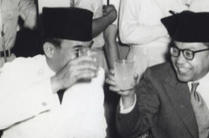 Mahar Buku di Tengah Deru Peluru: Andil Soekarno Tuntaskan Janji Suci Bung Hatta