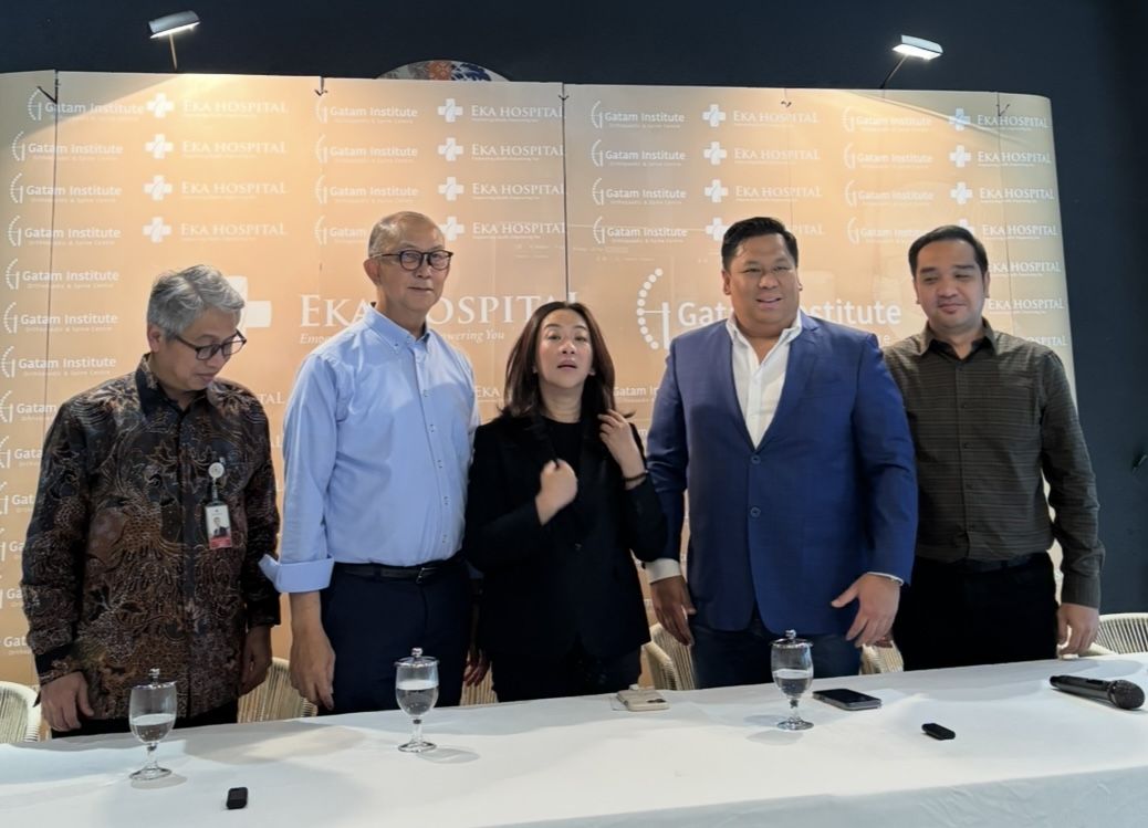 Tak Perlu ke Luar Negeri, Eka Hospital Sukses Lakukan 100 Operasi Penggantian Lutut Pakai Robotik