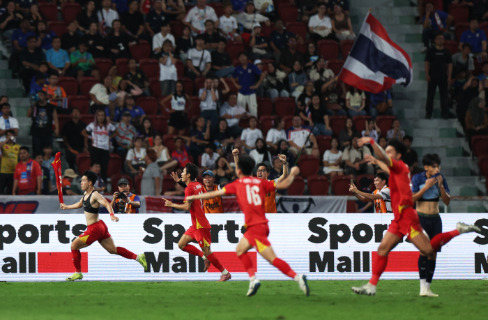Vietnam Sabet Medali Emas usai Comeback Lawan Thailand 3-2 di Final Sepak Bola Putra SEA Games 2025
