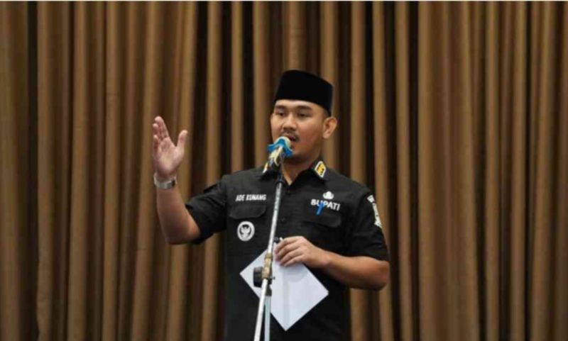 Bupati Bekasi Ade Kuswara Kunang Kena OTT KPK