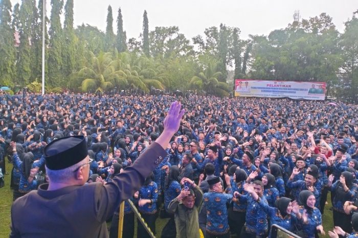 Diguyur Hujan, Pelantikan 3.013 PPPK Paruh Waktu Kabupaten Gorontalo Berlangsung Khidmat dan Penuh Haru