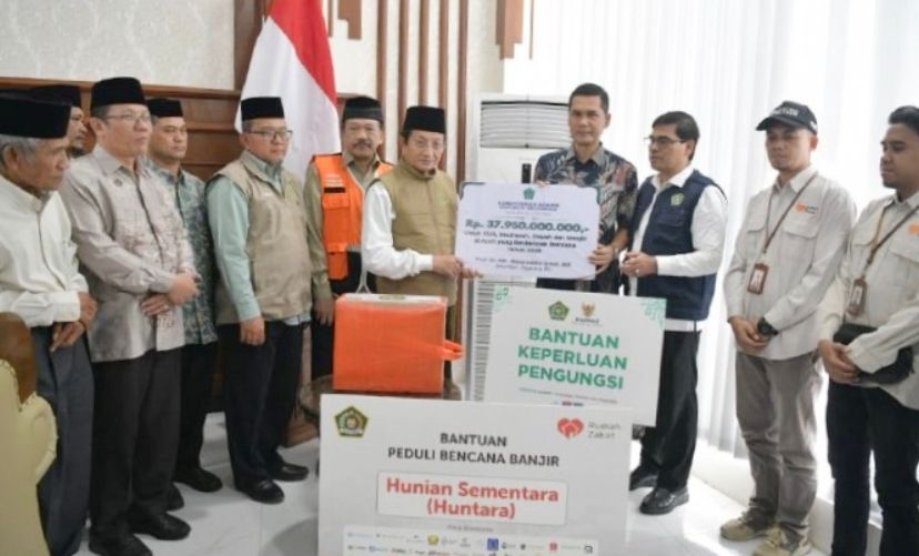Menag Serahkan Bantuan Rp37,9 Miliar untuk Aceh Terdampak Banjir & Longsor