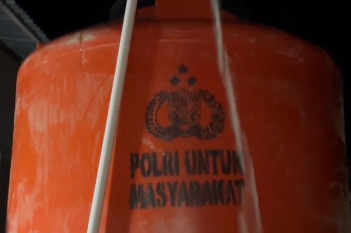 Upaya Pemulihan Pasca Bencana di Aceh Tamiang, Brimob Pasang Tandon Air Bersih