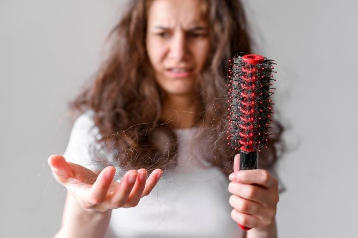 Ternyata Bukan hanya di Rambutnya, Akar Masalah Rambut Rontok Masyarakat Indonesia Datang dari Kulit Kepala