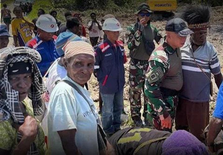 Masyarakat Iwaka Gelar Upacara Adat untuk Menyambut Pembangunan Markas Grup 6 Kopassus