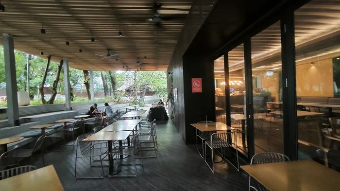 5 Tempat Ngopi Paling Syahdu di Jakarta untuk Menikmati Hujan