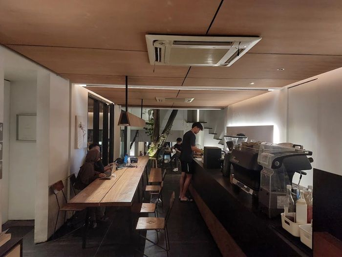 5 Tempat Ngopi Paling Syahdu di Jakarta untuk Menikmati Hujan