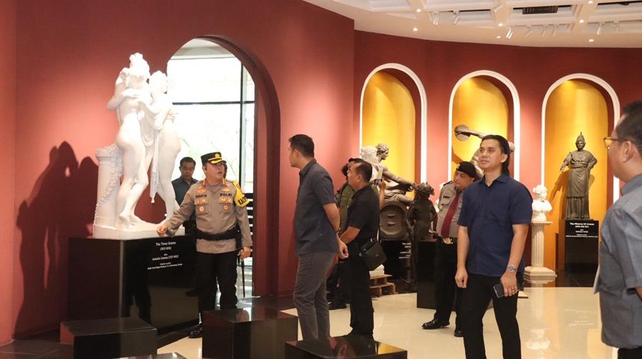 Cek Pengamanan Gereja Kemayoran, Kapolres Minta Personel Tak Kosongkan Pospam