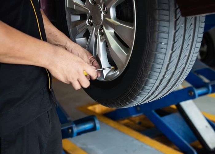 Tips Cek Ban dan Berkendara Aman Sebelum Libur Nataru, Hati-Hati saat Kondisi Hujan!
