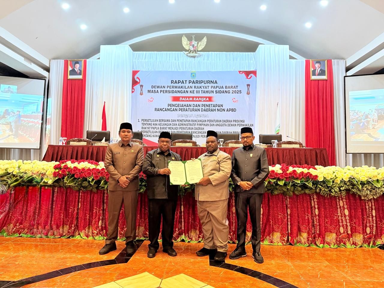 DPR Papua Barat Sahkan Dua Perda Strategis Non-APBD dan Tiga Peraturan Dewan dalam Rapat Paripurna Ketiga Tahun 2025