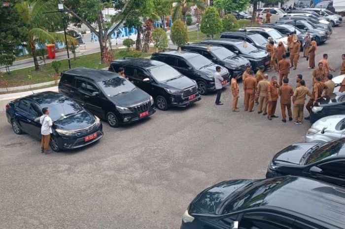 Sentil Mobil Dinas Dipakai Istri Pejabat, Adhan Dambea Gelar Sidak