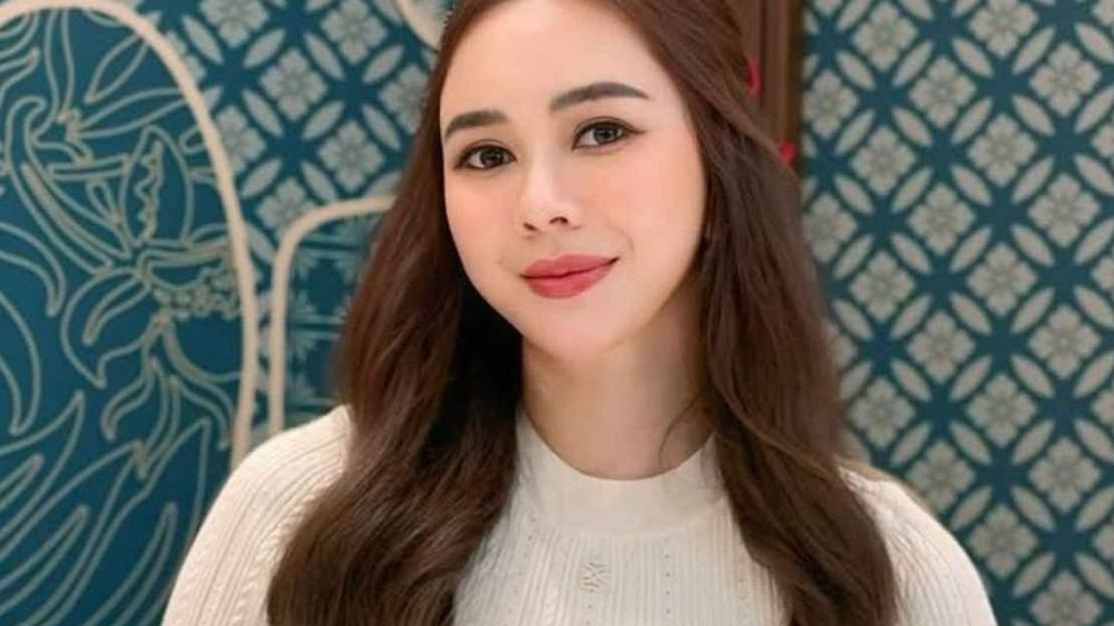 Aura Kasih Menepis Tuduhan Perselingkuhan dengan Ridwan Kamil