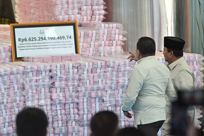 Dekonstruksi Serakahnomics : Saat Negara Merebut Kembali Hutan dari Cengkeraman Korporasi