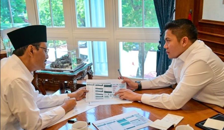 Seskab Teddy dan Mensos Saifullah Bahas BLT Pengungsi Sumatra: Minimal Rp8 Juta per KK