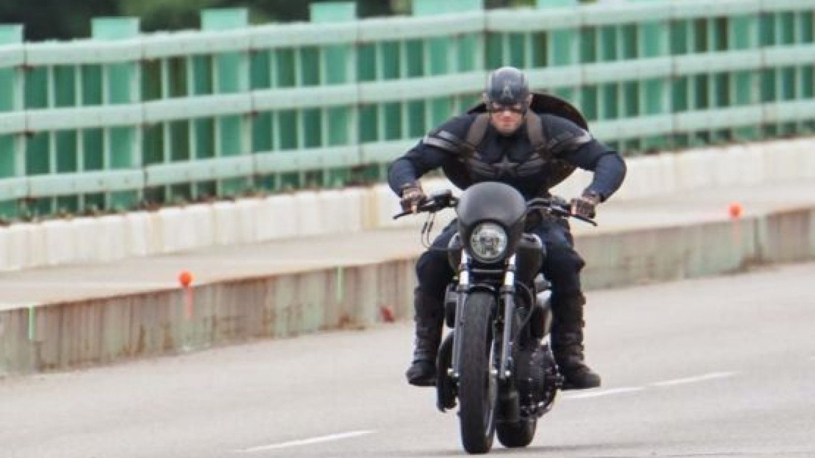 Transformasi Kendaraan Captain America: Dari Ikonik Harley-Davidson ke Triumph Modern