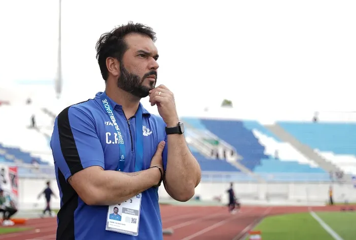 Andre Caldas Siap Evaluasi Gaya Permainan Arema FC
