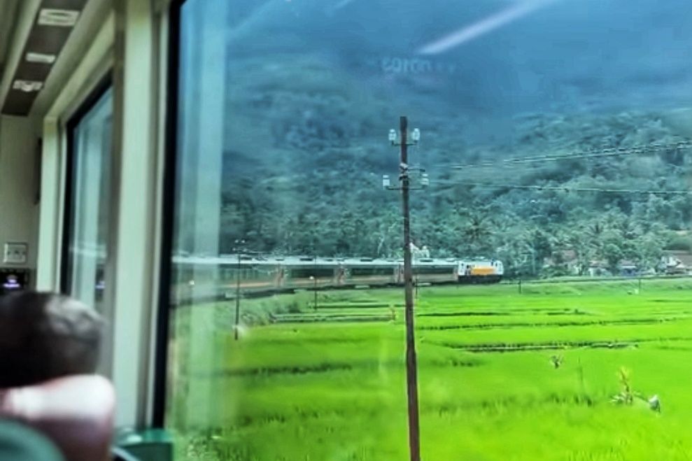 Naik Kereta dari Malang. Jalur Indah yang Bikin Perjalanan Jadi Liburan