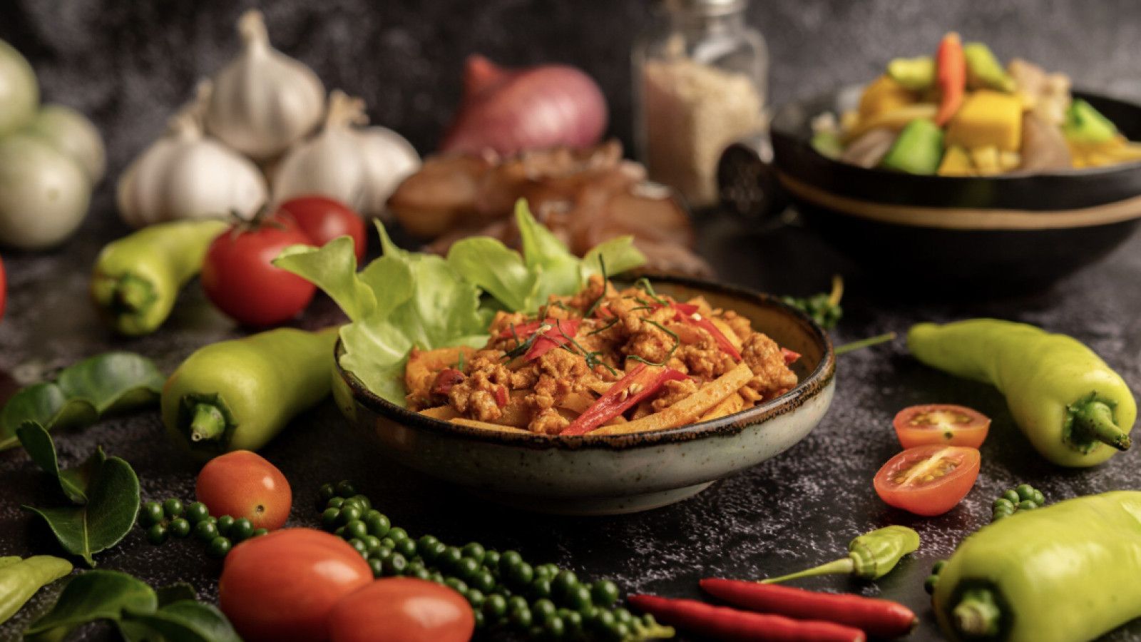 Mengapa Makanan Pedas Menyediakan Kebahagiaan Emosional?