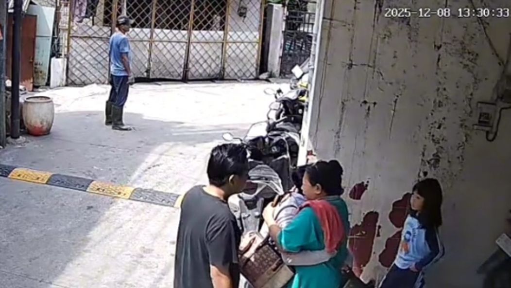 Terpisah Sejak Kecil, Perempuan Ini Akhirnya Bertemu Orang Tua Kandung Setelah 22 Tahun