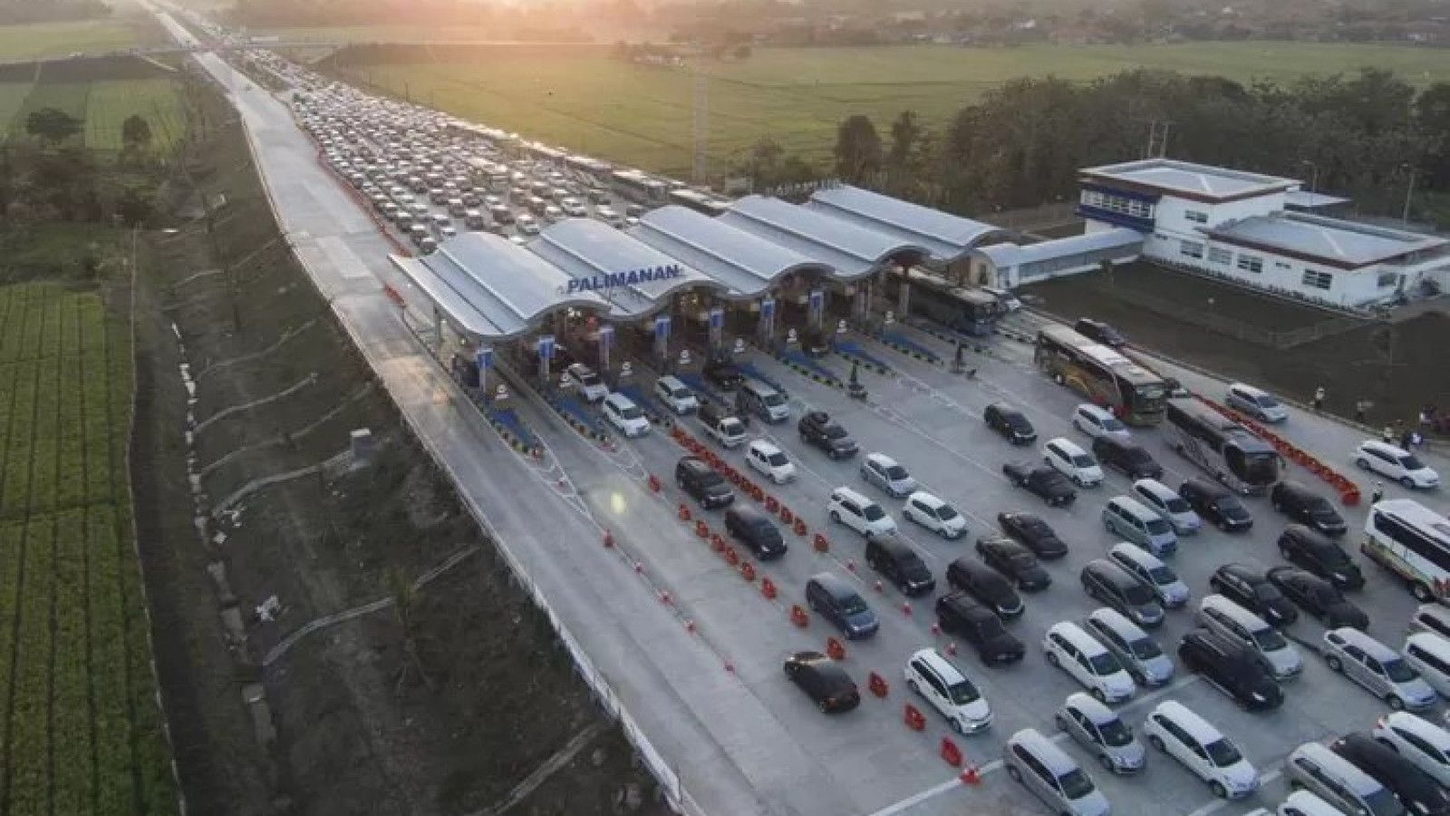 Lonjakan Kendaraan Tinggalkan Jabodetabek Saat Libur Natal 2025