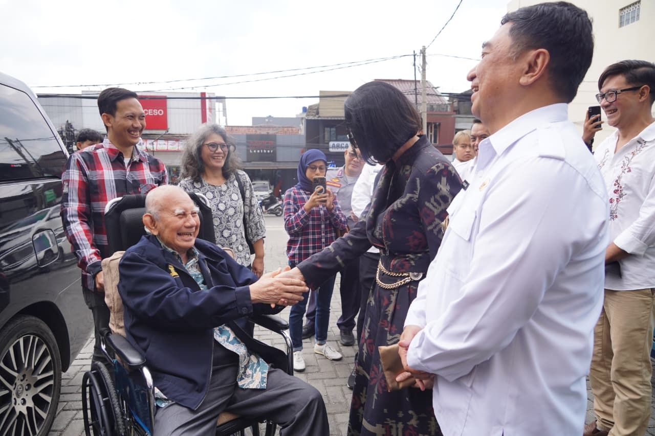 Prof. Emil Salim Apresiasi Potensi Alam dan Kreativitas Masyarakat Garut