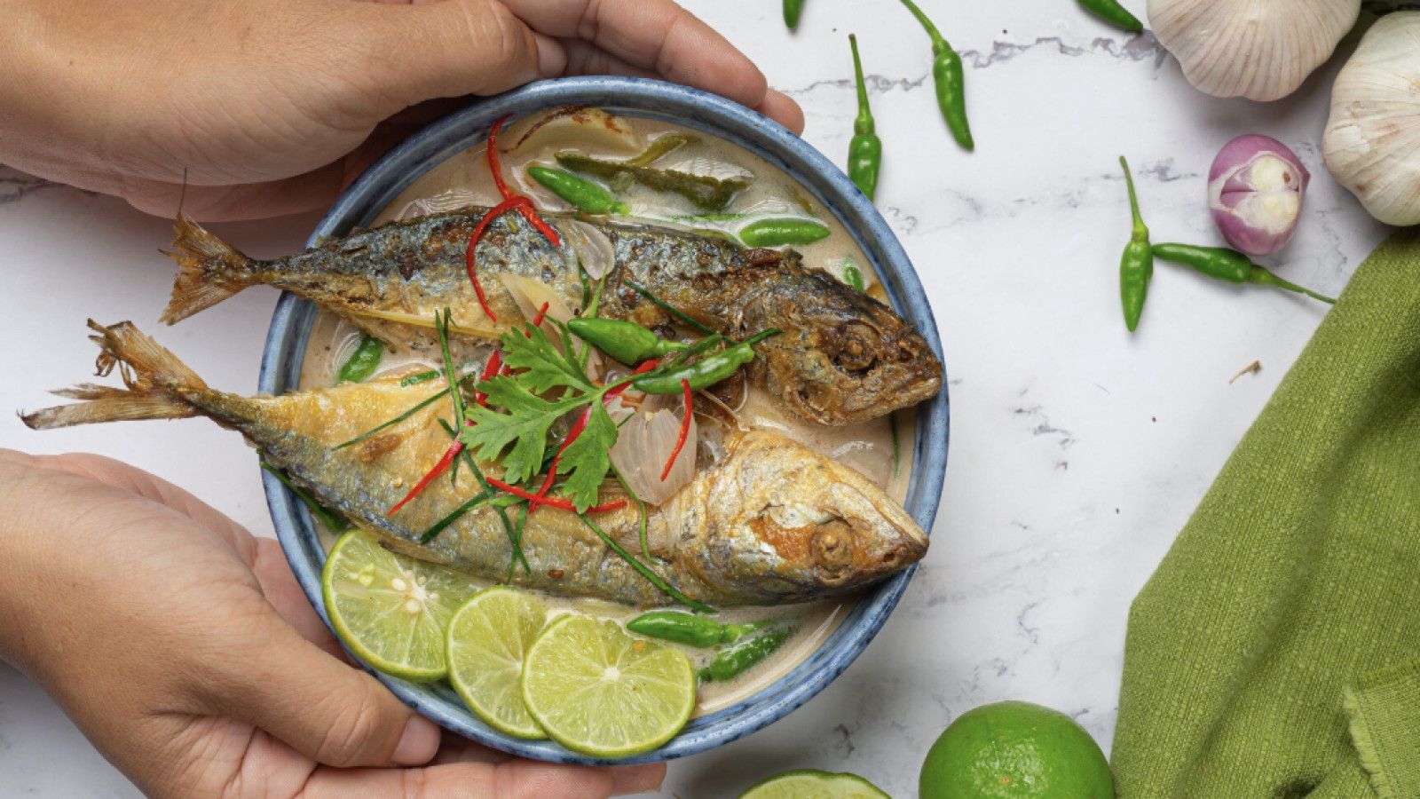 Menyajikan Ikan Goreng Bumbu Kuning yang Segar dan Lezat