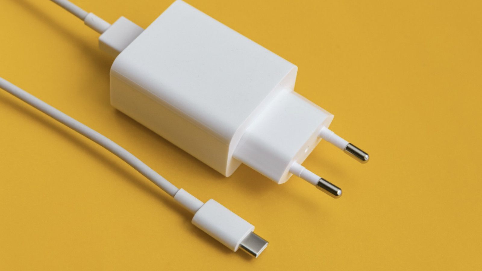 Mengapa Smartphone Terbaru Tanpa Charger dalam Paket Penjualannya?