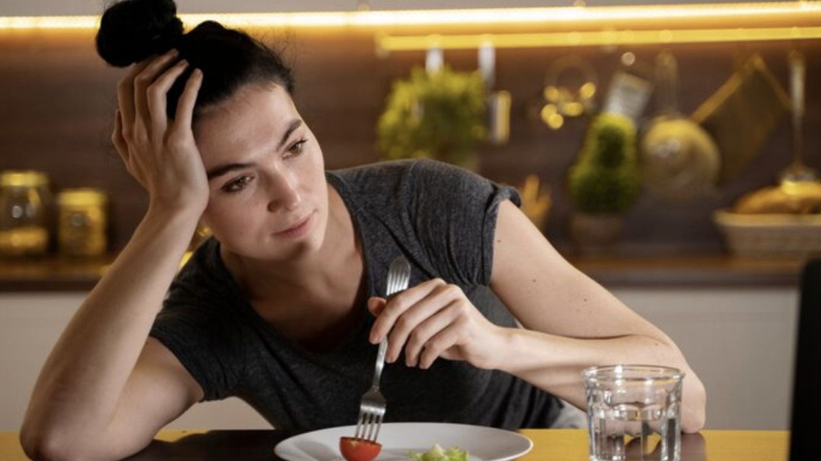 Kesehatan Terancam: Dilema Makan Kurang vs. Makan Berlebihan