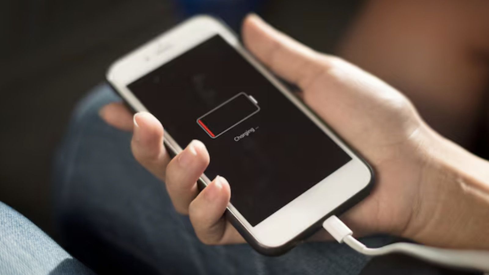 Dampak Kebiasaan Menggunakan Handphone Saat Mengisi Daya