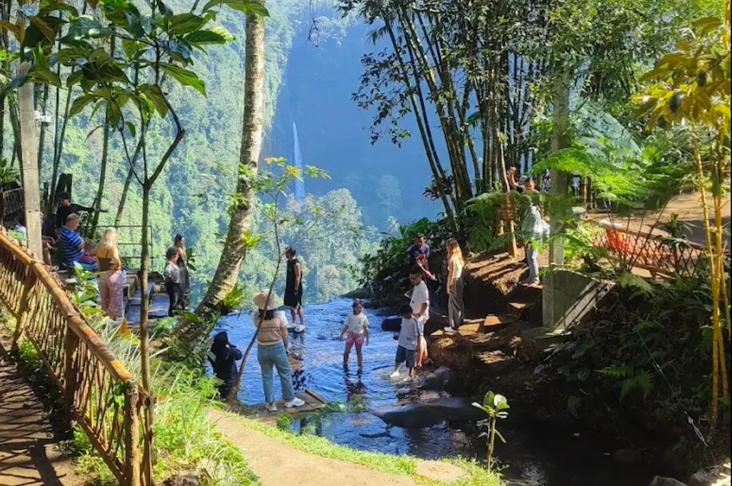 Panorama Kapas Biru Lumajang, Spot Wisata Alam yang Wajib Kamu Datangi Sekali Seumur Hidup