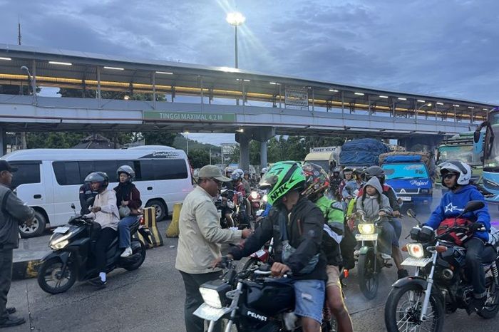 Jelang Libur Tahun Baru, Pelabuhan Bakauheni Didominasi Pemudik Sepeda Motor