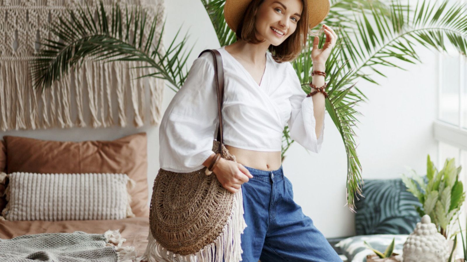 Cara Menyulap Outfit Nyaman Jadi Stylish Saat Liburan
