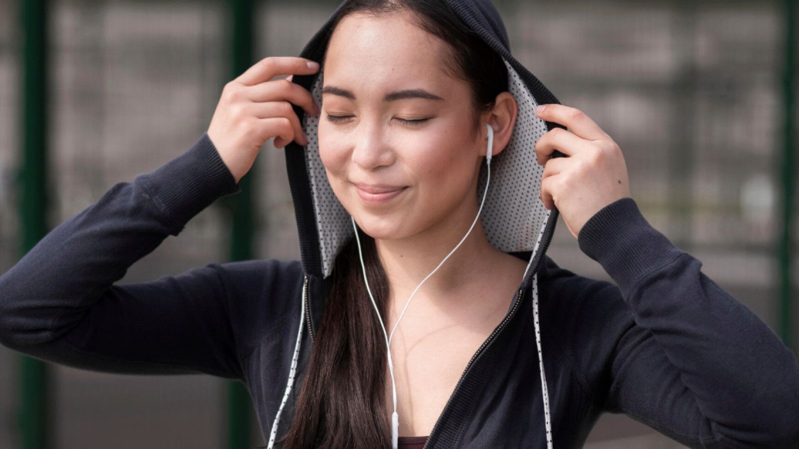 Bahaya Penggunaan Earphone Berlebihan bagi Kesehatan Pendengaran