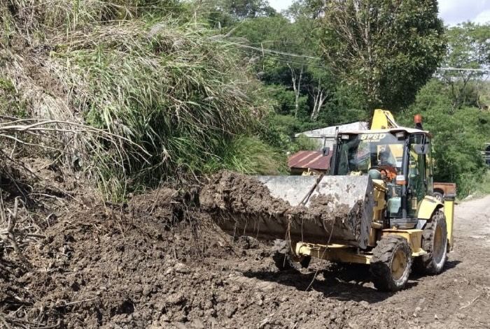 Longsor Tutup Jalan, BPBD Bener Meriah Gerak Cepat Turunkan Alat Berat