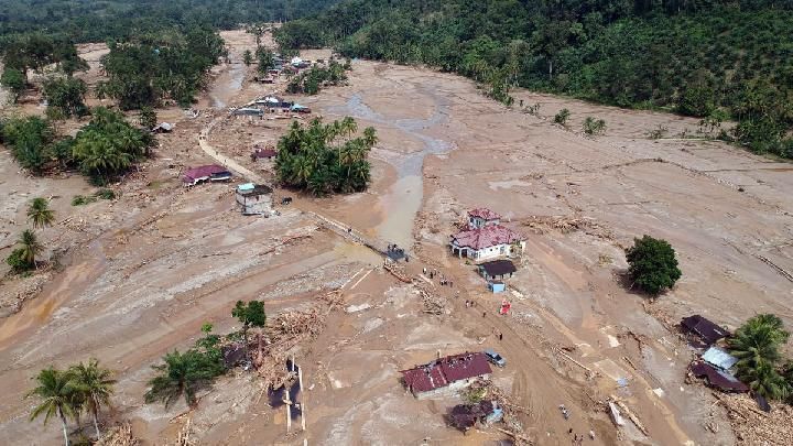 Penyebab Banjir Bandang Kalsel Desember 2025: Sorotan Walhi Terhadap Izin Tambang