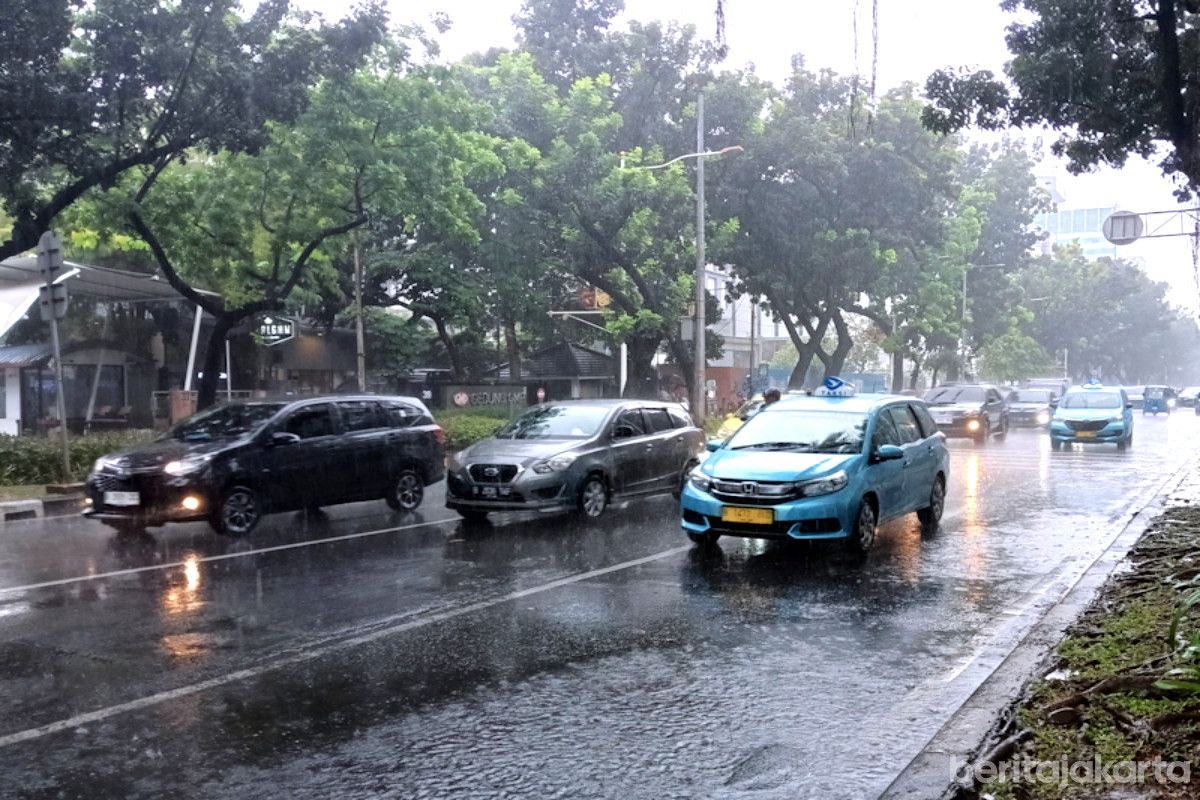 Prakiraan Cuaca Jakarta 1 Januari 2026: Sambut Tahun Baru dengan Hujan Awet, Siapkan Payung Seharian!