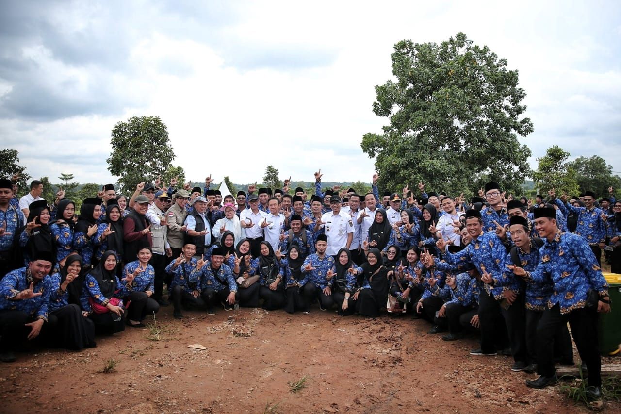 Ratusan PPPK Paruh Waktu di Lampung Lakukan Aksi Tanam Pohon Pasca Dilantik