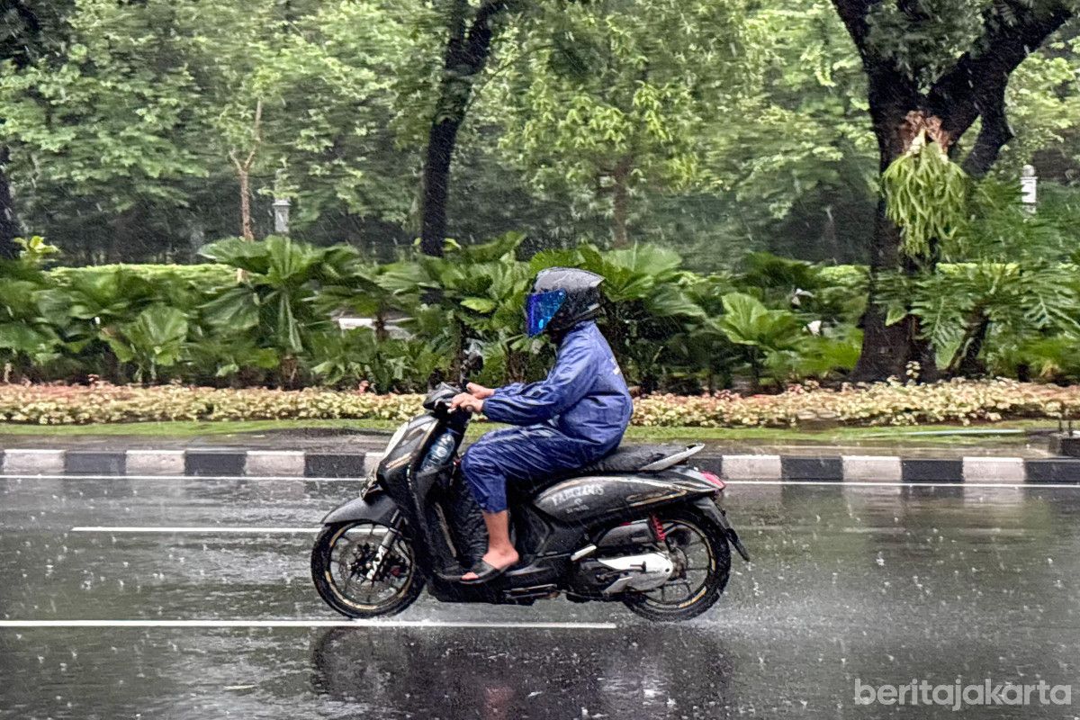 Prakiraan Cuaca Jakarta 2 Januari 2026: Siap-Siap Payung, BMKG Prediksi Hujat Awet dari Pagi!