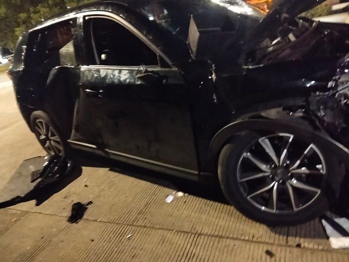 Kena Batunya! Kabur Usai Tabrak Pejalan Kaki dan Pemotor di Jakut, Mobil Ini Ditabrak Kereta