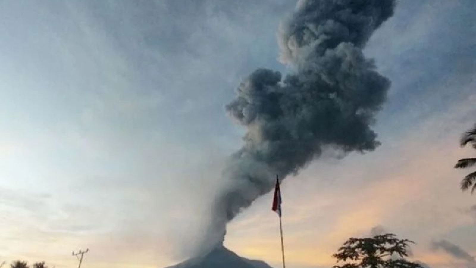 Aktivitas Vulkanik Gunung Lewotobi Menunjukkan Peningkatan Signifikan