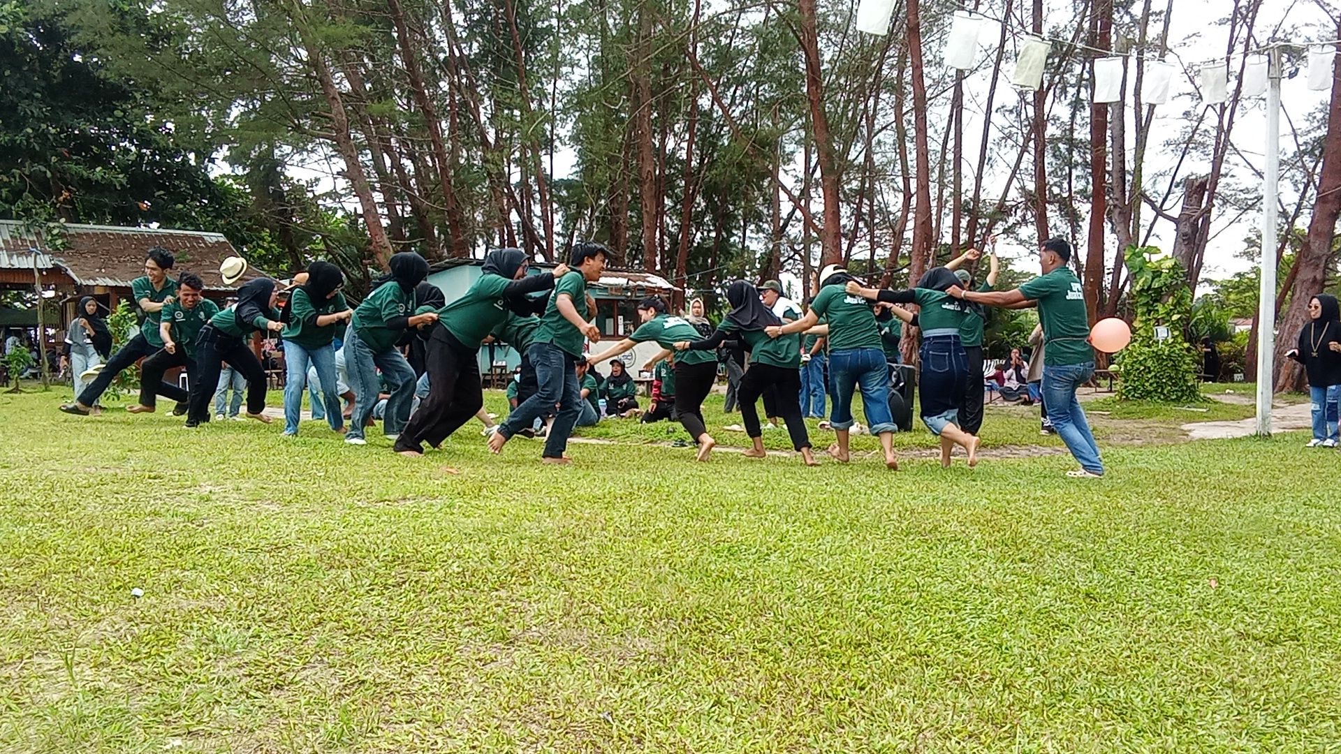 Jalin Silaturahmi dan Perkuat Kebersamaan, SPPG Juata Laut Gelar Family Gathering