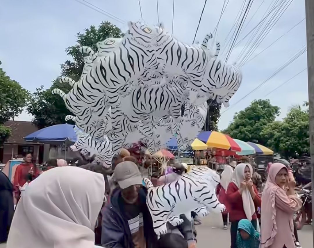 Patung Macan Viral Ubah Wajah Ekonomi Desa, Penjual Gantungan Bermunculan